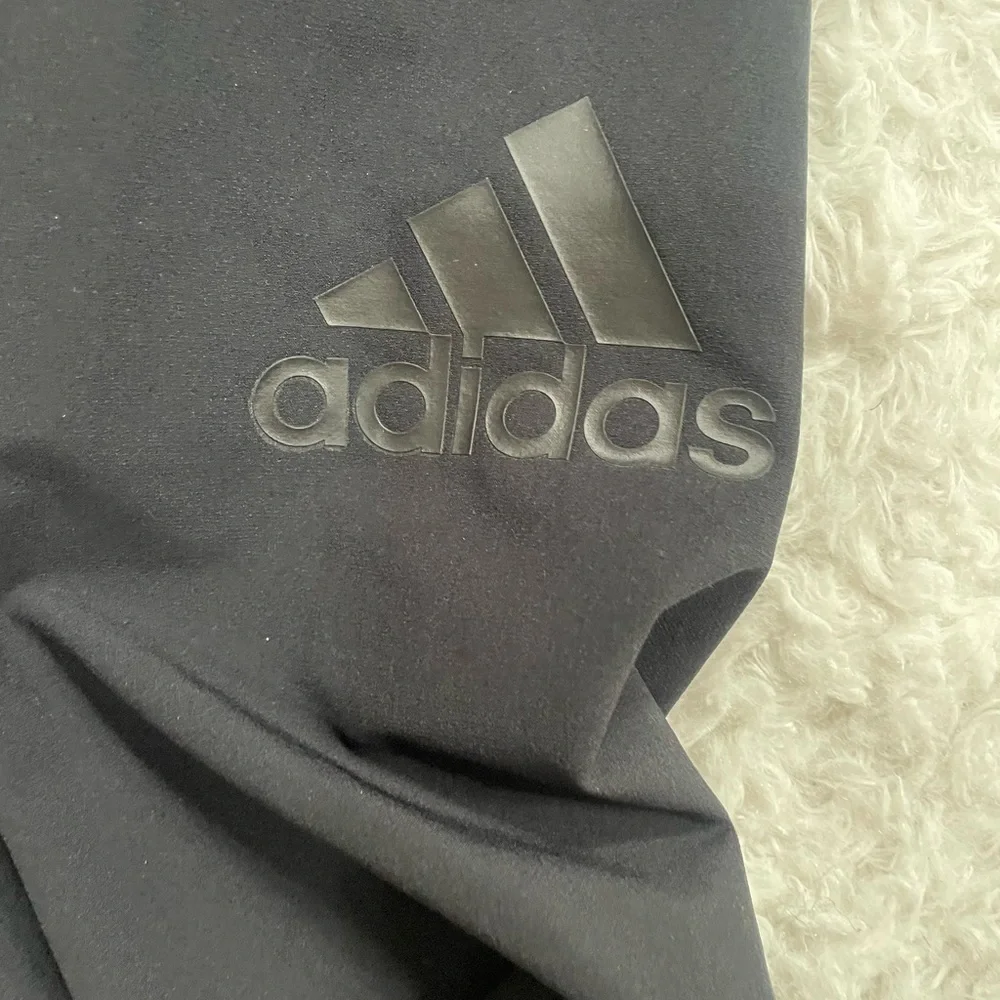 adidas sleek black
